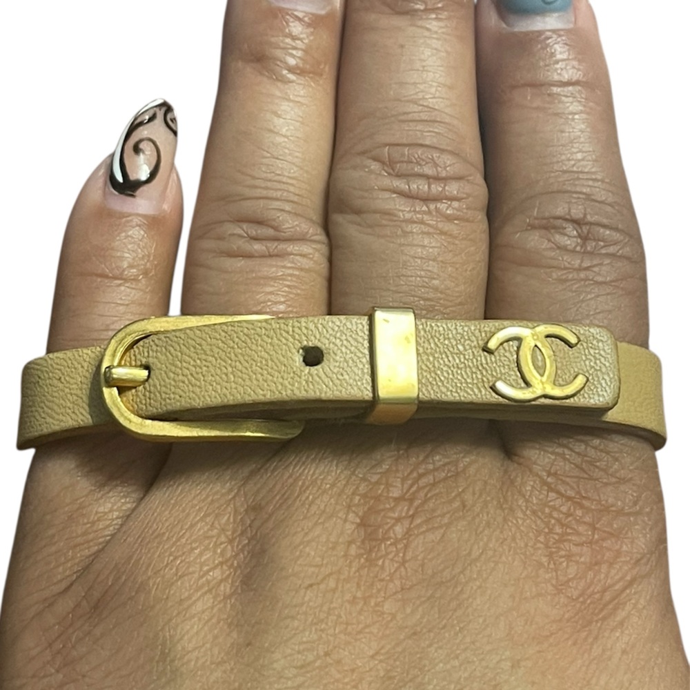 Women’s EUC Chanel Bracciali in Pelle Beige Leather Bracelet